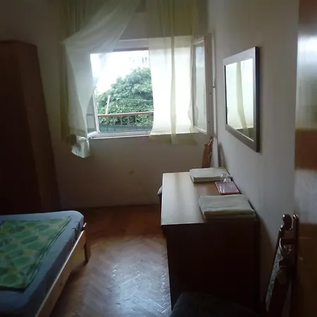 Apartment Luka Room's *
